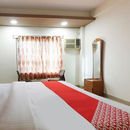 Oyo 43851 Hotel Virasat Māndu Buitenkant foto
