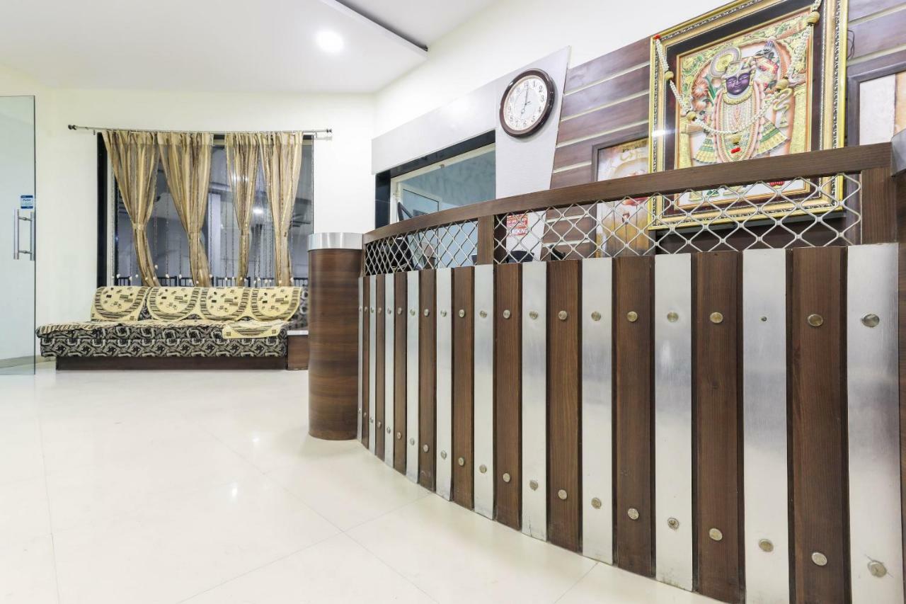 Oyo 43851 Hotel Virasat Māndu Buitenkant foto