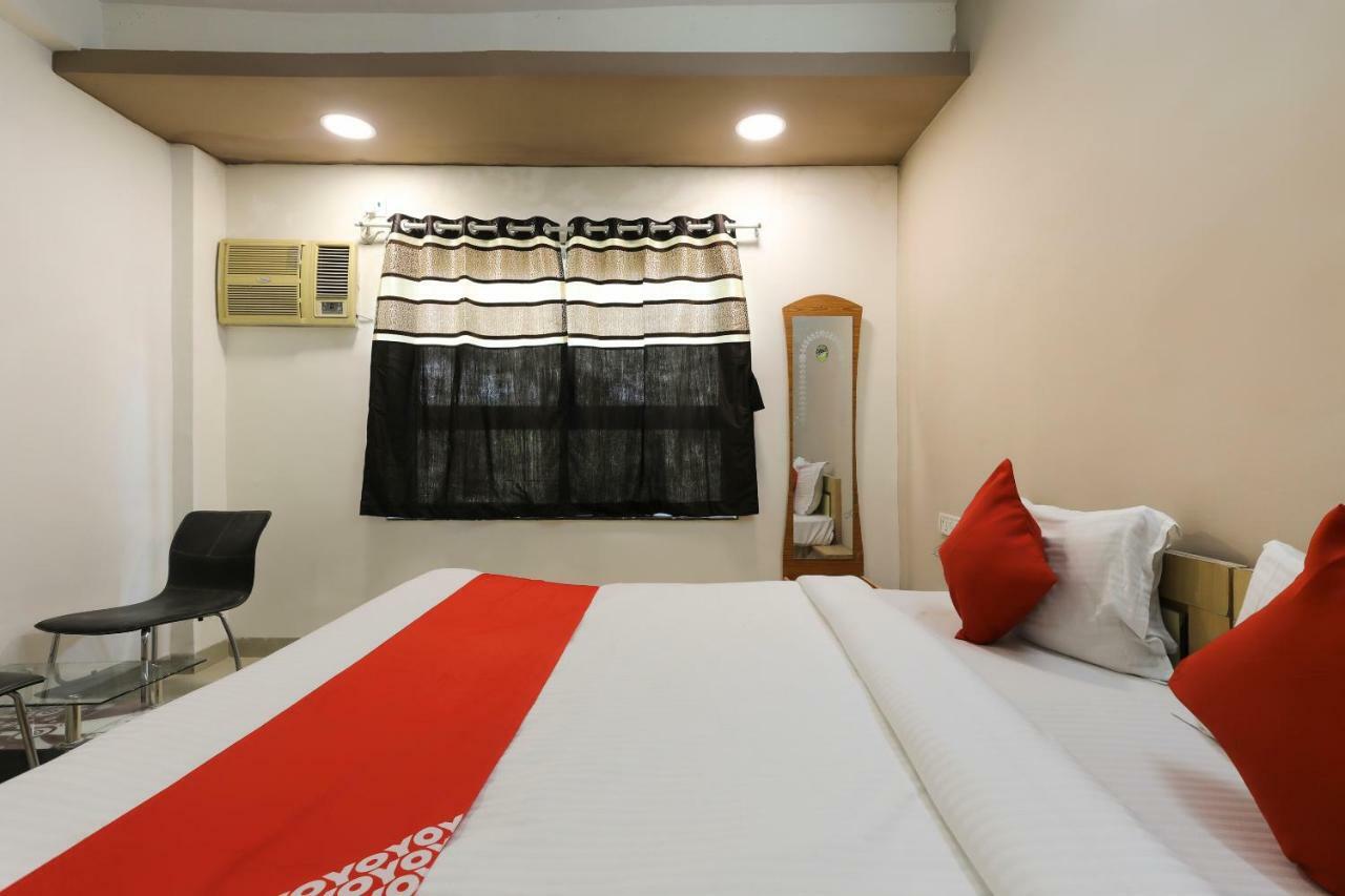 Oyo 43851 Hotel Virasat Māndu Buitenkant foto