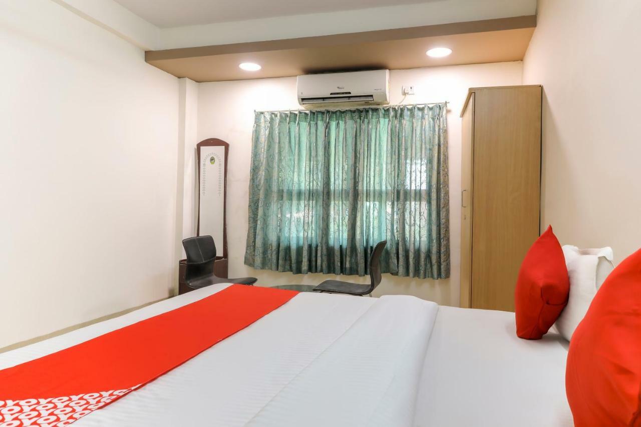 Oyo 43851 Hotel Virasat Māndu Buitenkant foto
