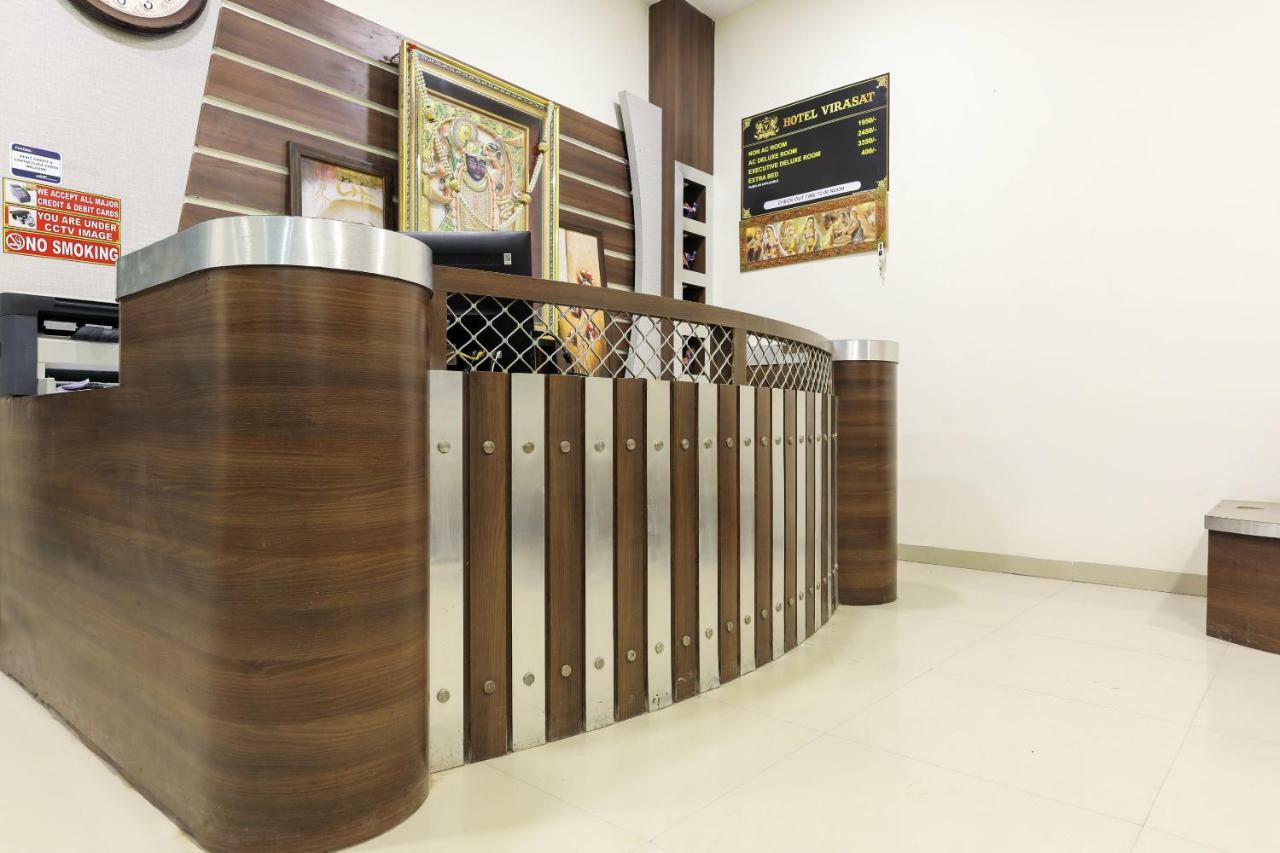 Oyo 43851 Hotel Virasat Māndu Buitenkant foto